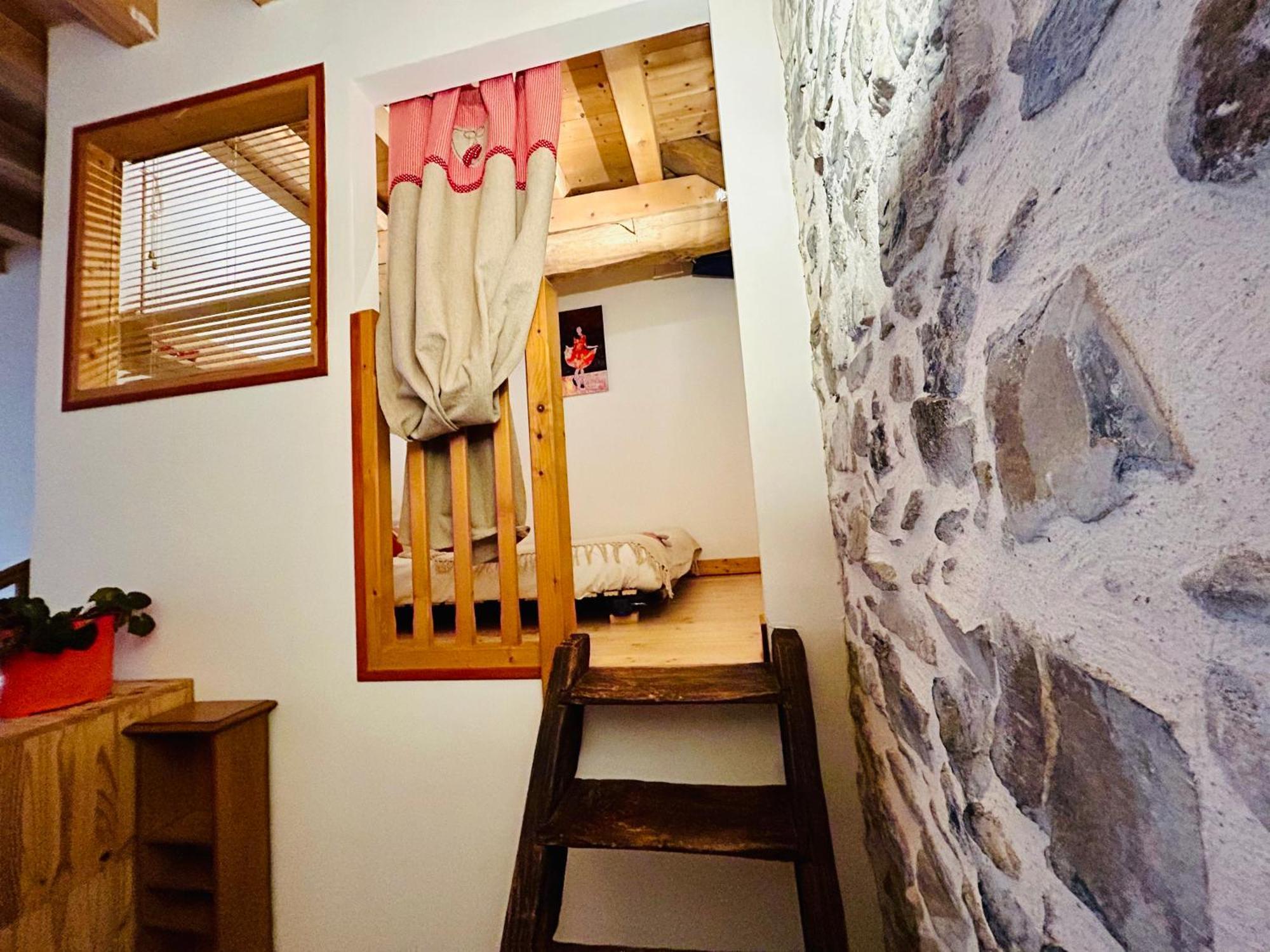 Au Pied Du Chateau- Parking Wifi Jardin - Clg Savoie Freterive Kültér fotó
