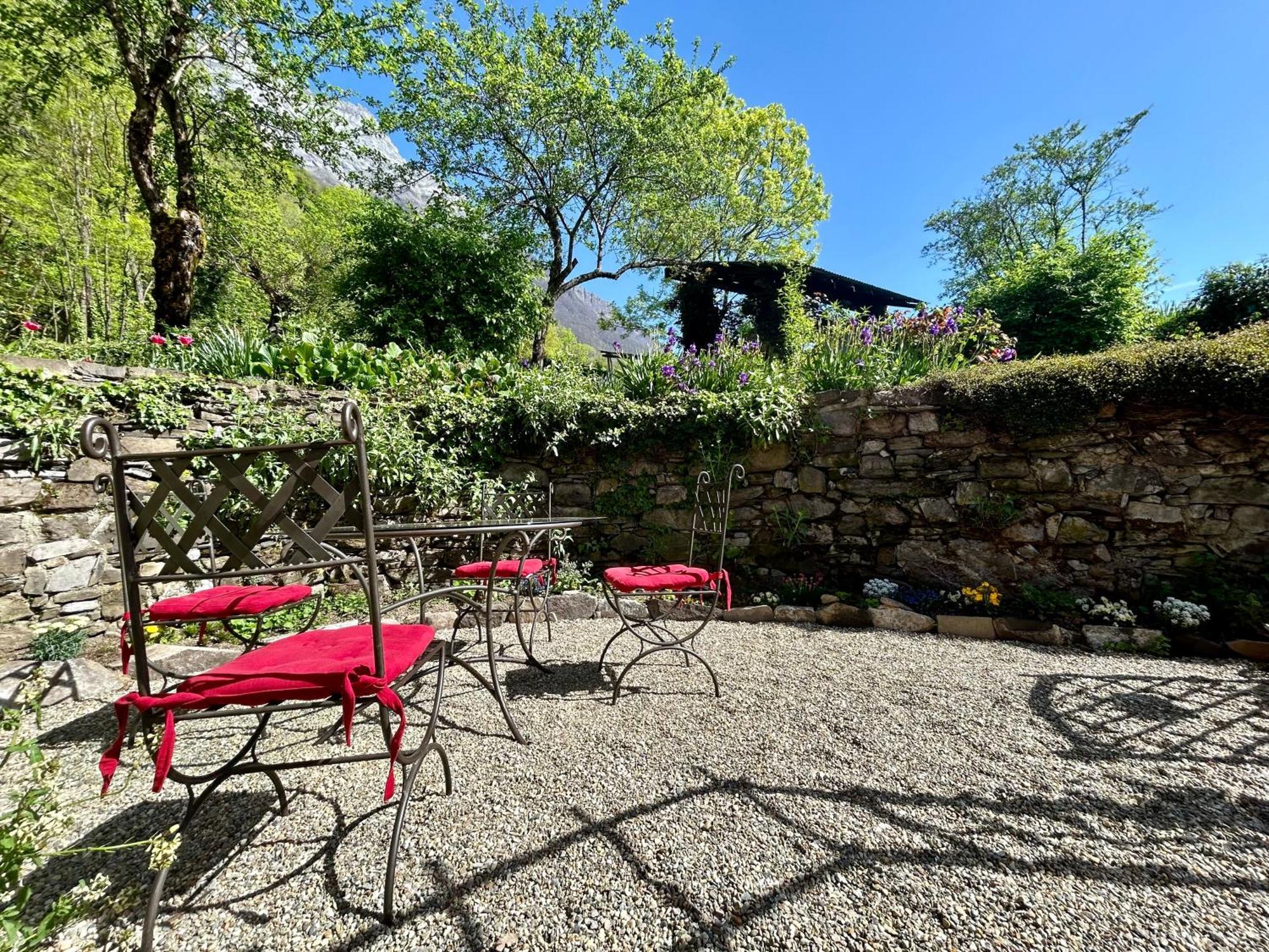 Au Pied Du Chateau- Parking Wifi Jardin - Clg Savoie Freterive Kültér fotó