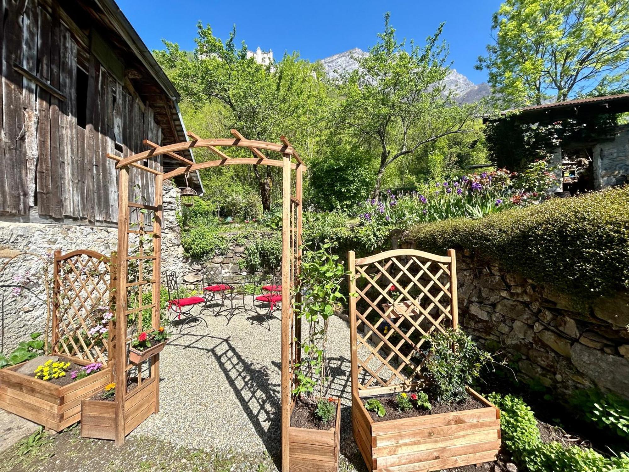 Au Pied Du Chateau- Parking Wifi Jardin - Clg Savoie Freterive Kültér fotó